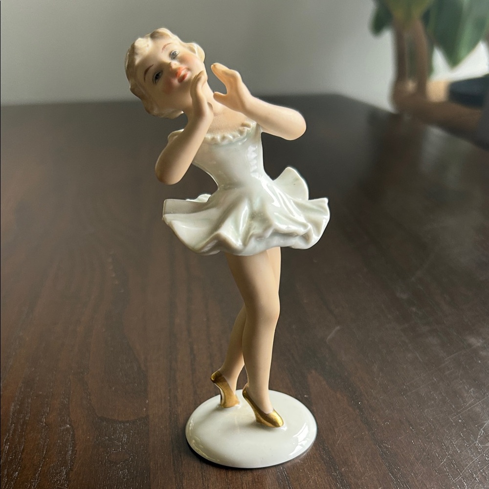 Vtg Wallendorf 1764 Ballerina Dancing Girl Figurine